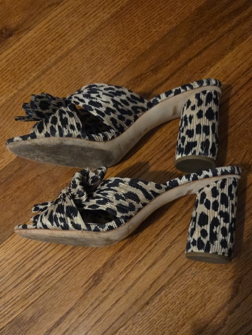 Loeffler Randall Black and Cream Knot-Front Leopard Mules Size 8 - Picture 3 of 3